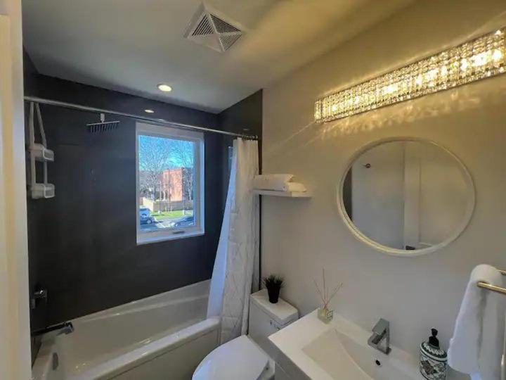 2 Bed Town Ideal For A Fun-filled Family Vacation Niagara Falls